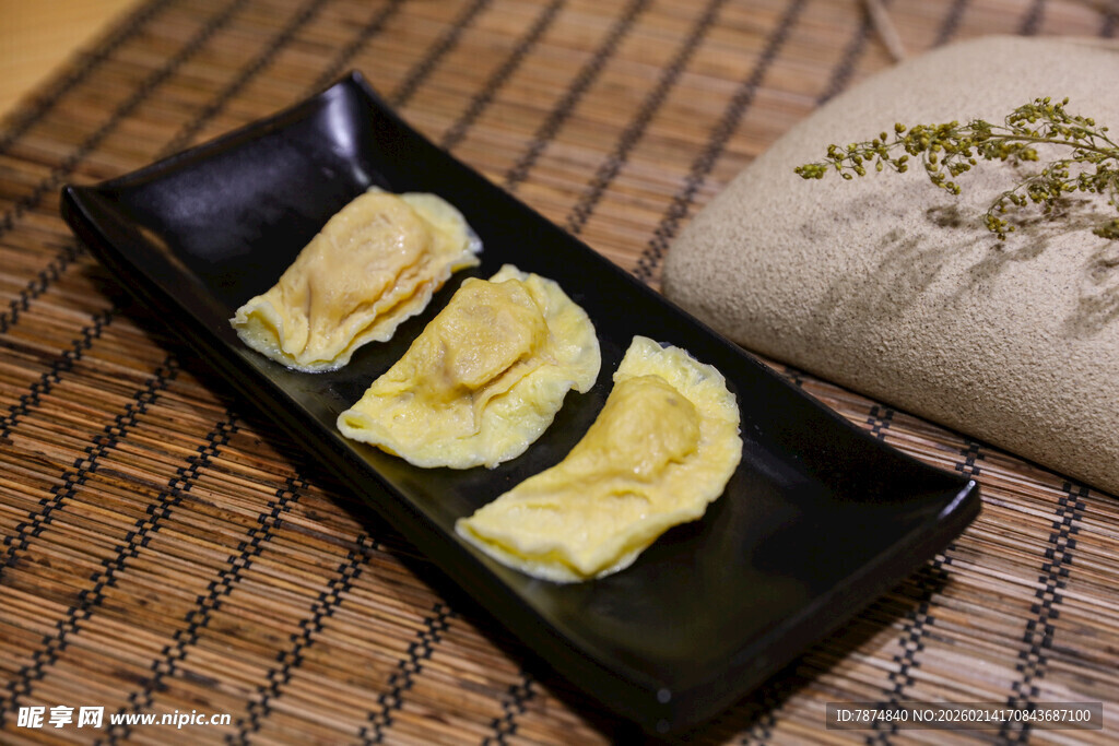 日式美味饺子摆盘欣赏