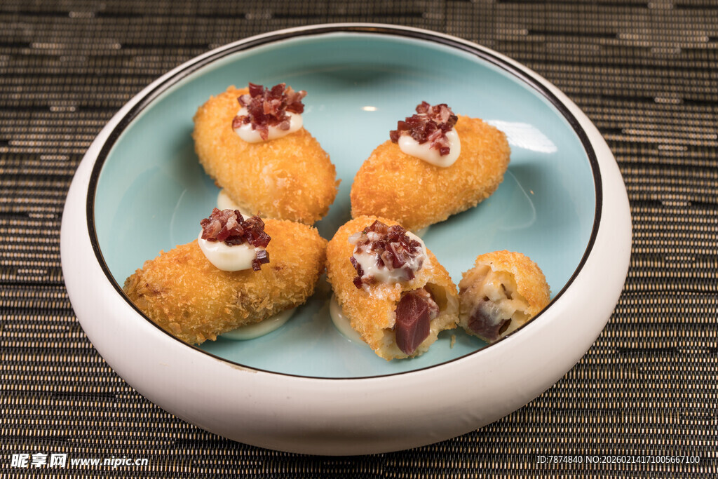 精致美味的特色糕点拼