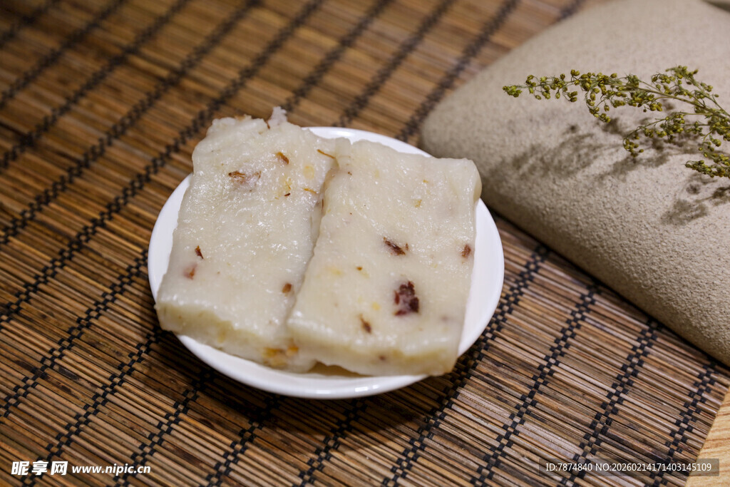 传统美味米糕摆于竹席上