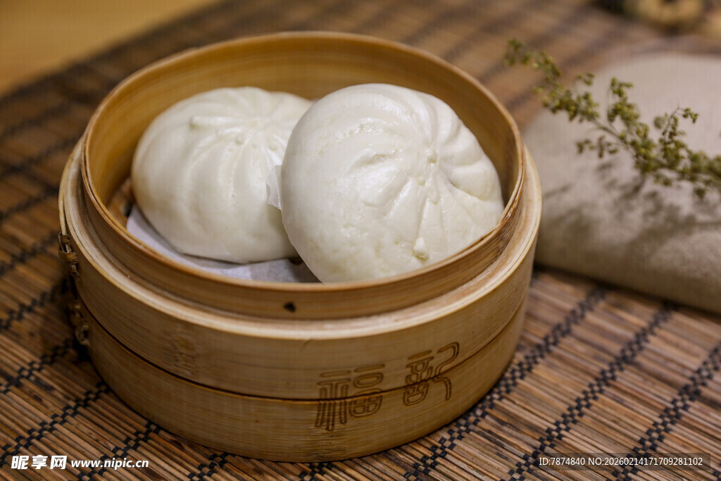 竹笼中的美味中式包子