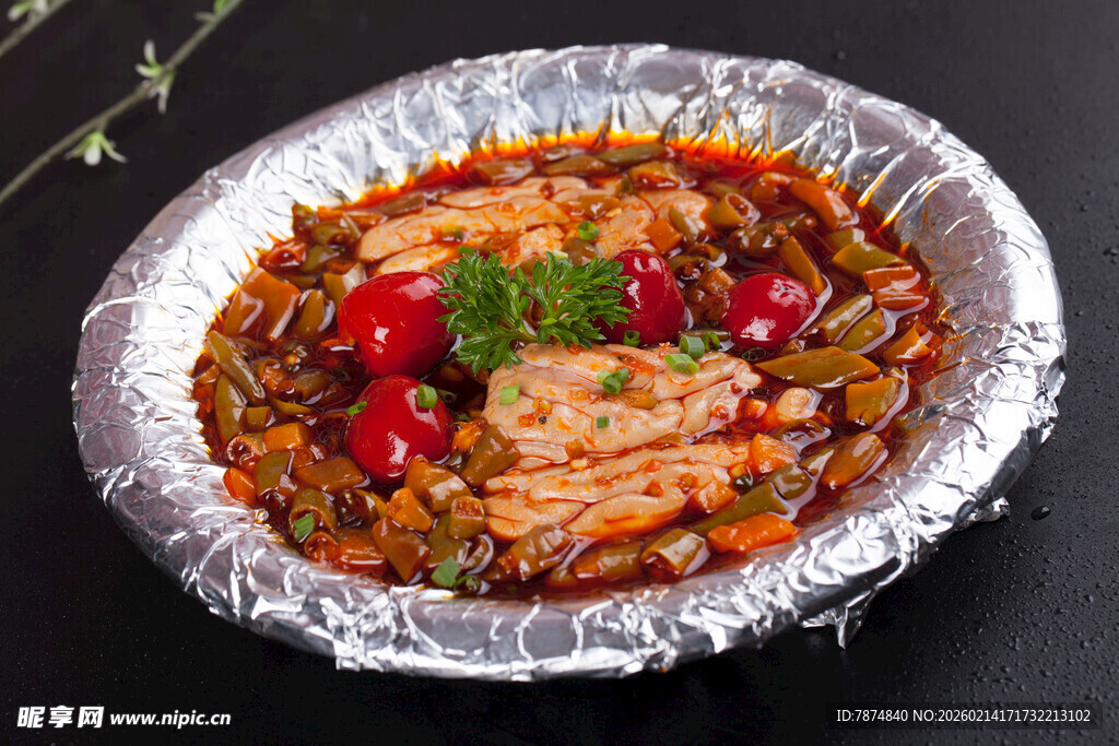 锡纸包裹的美味蔬菜拼盘