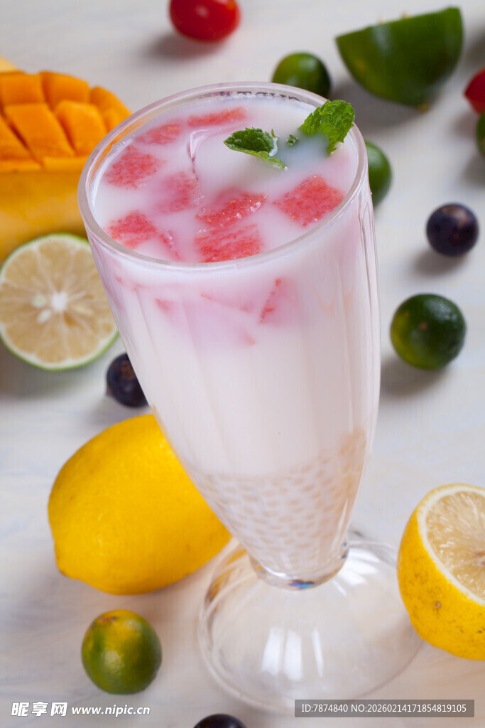 缤纷水果奶昔 清新诱人