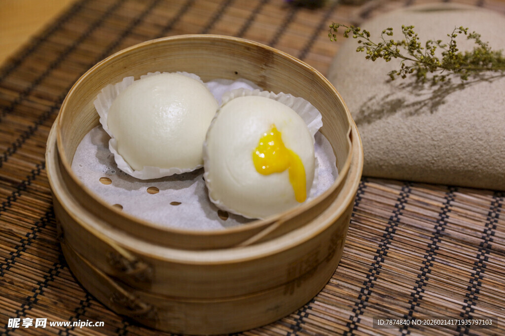 竹笼中可爱的特色包子