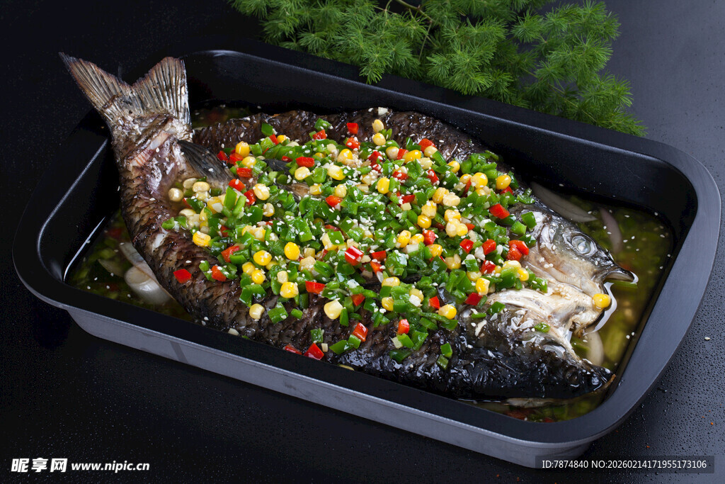 香辣烤鱼 多彩配料诱人