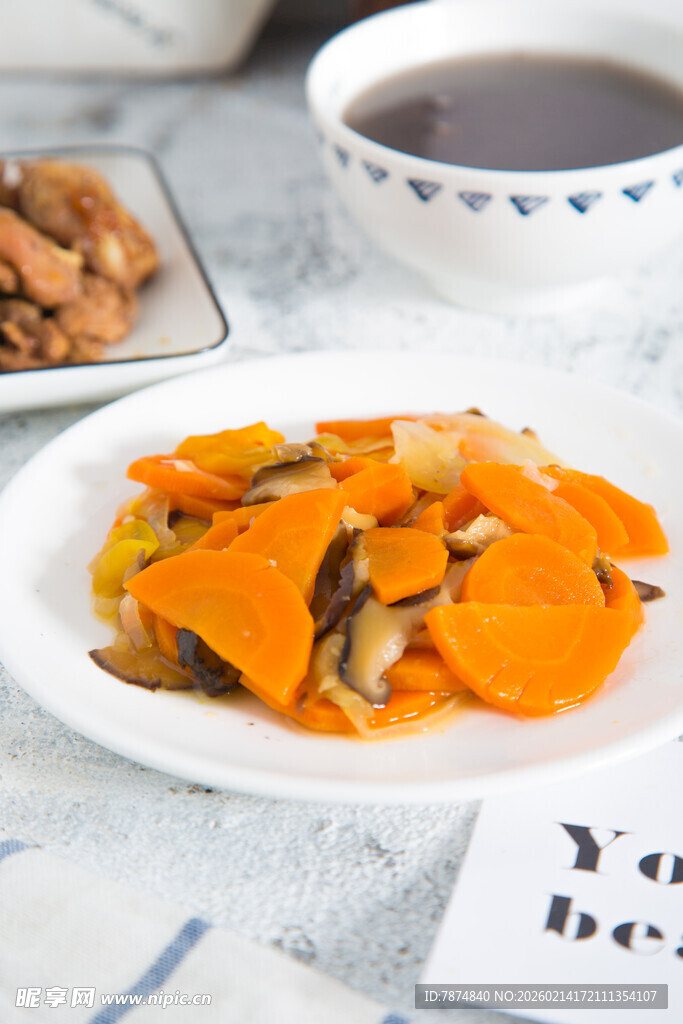 胡萝卜炒香菇美食特写
