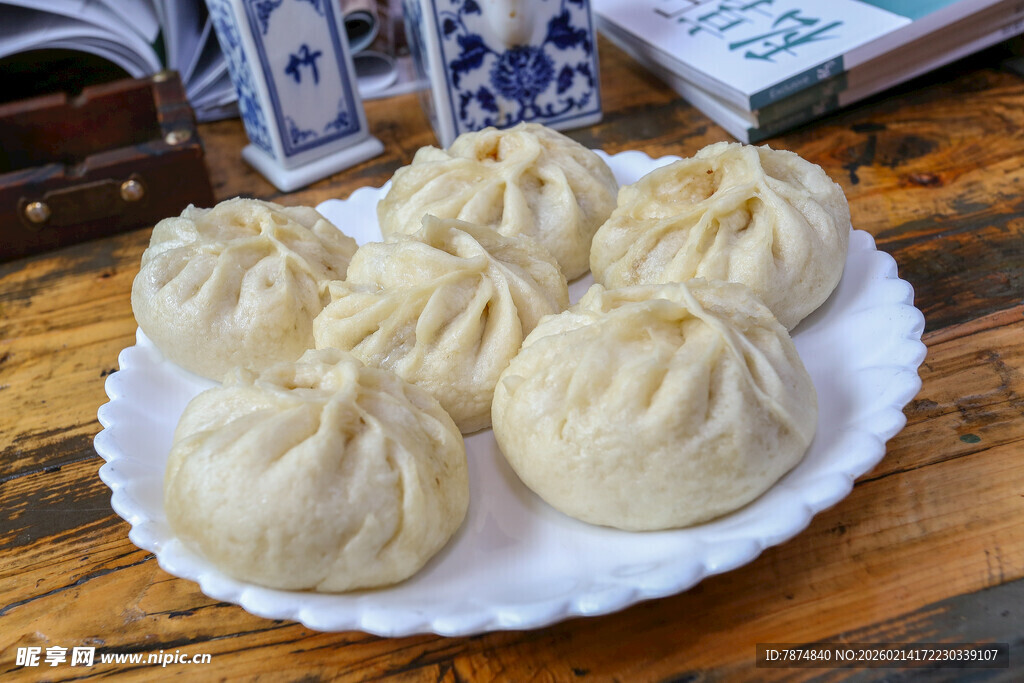 一盘美味的传统包子