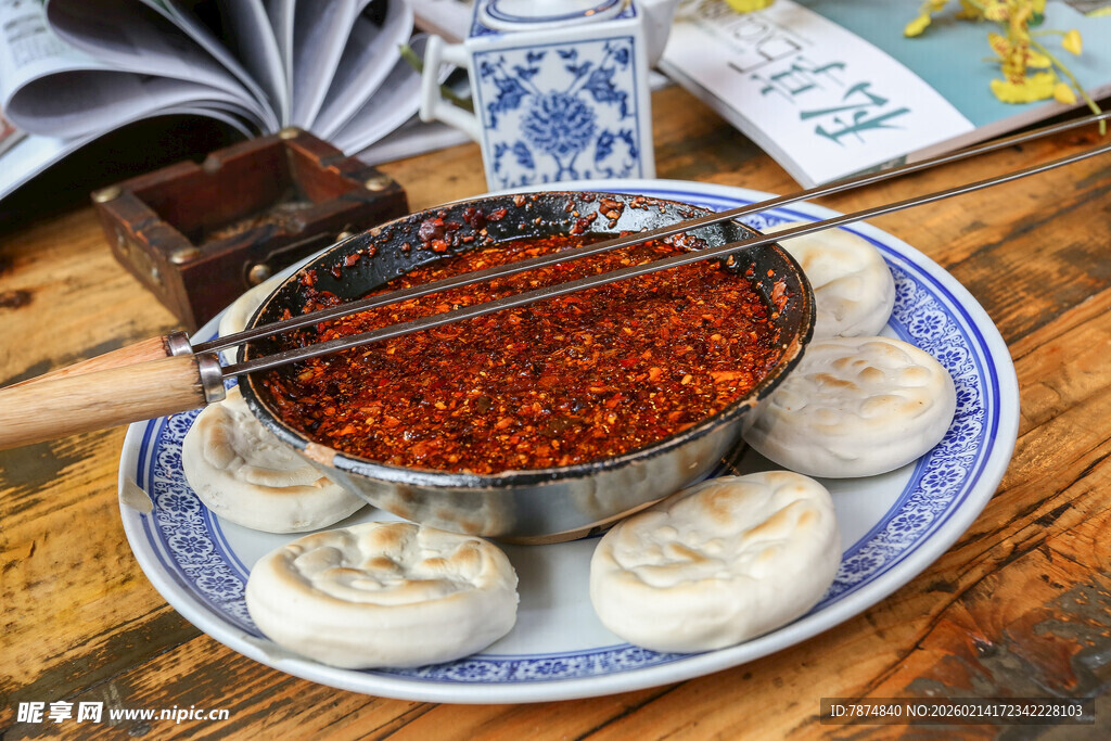 美味辣酱配中式面点
