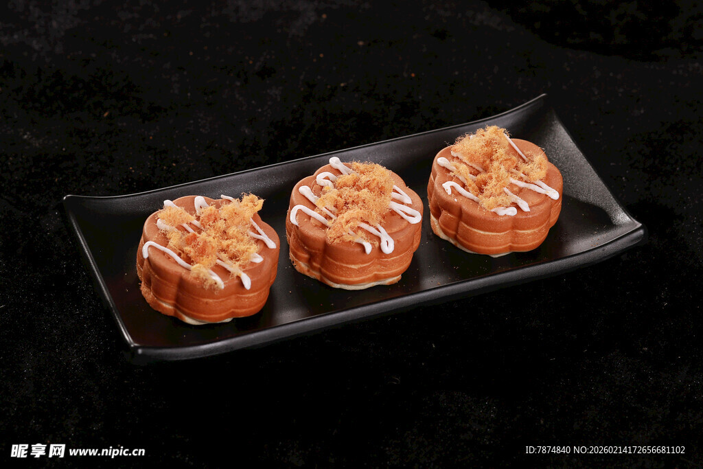 精致美味的三款糕点