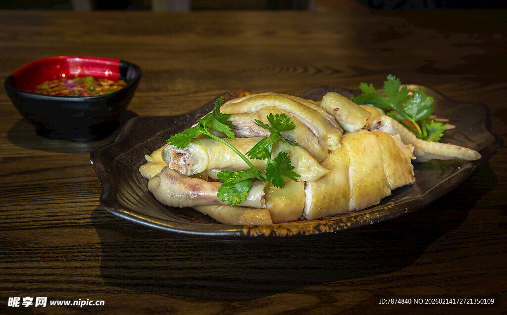 香煎鱼配配菜与蘸料