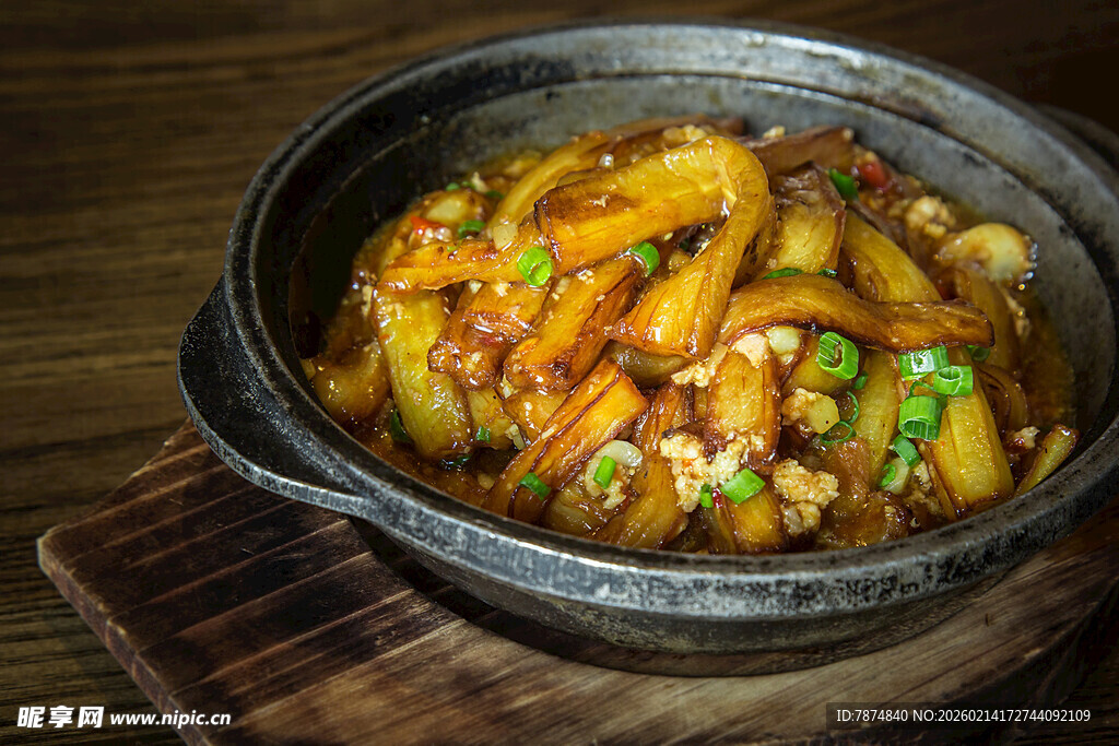 石锅美味土豆烧茄子