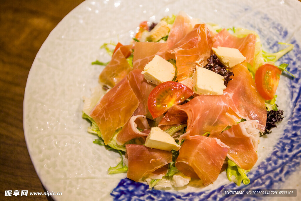 美味烟熏三文鱼沙拉