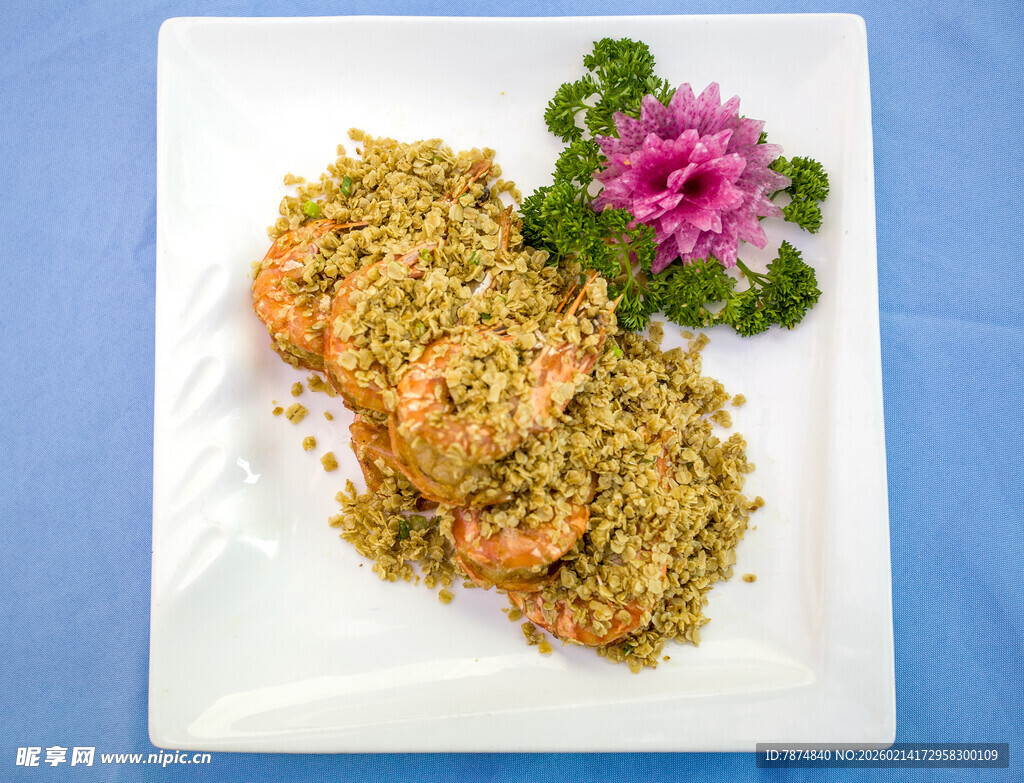 香酥果仁三文鱼摆盘