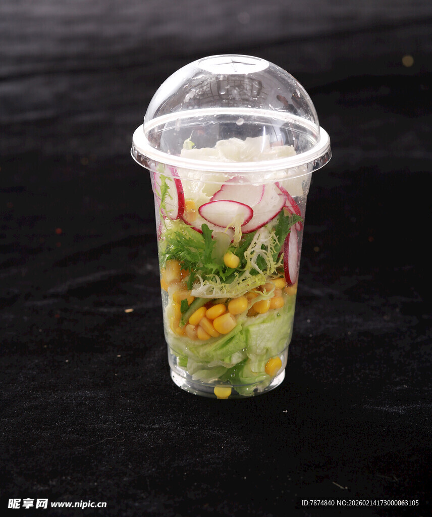 透明杯装多彩分层饮品