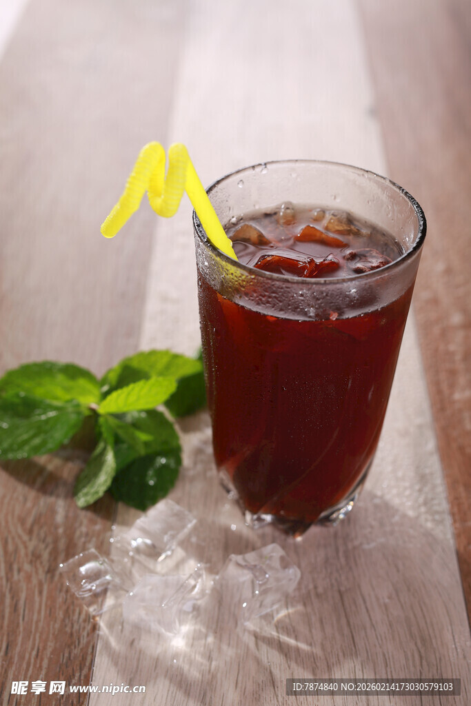 冰爽柠檬薄荷红茶饮品