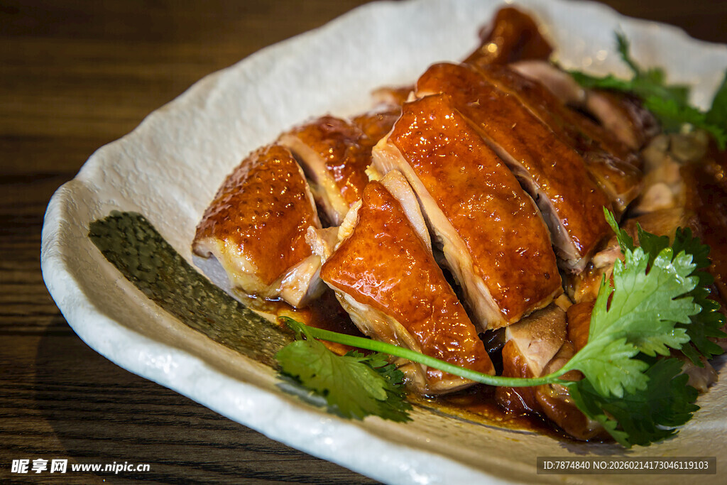 美味切片烤鸭摆盘精致
