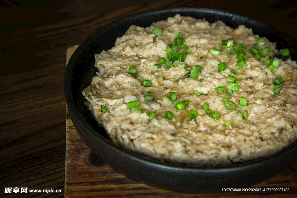 一碗喷香的葱花糙米饭