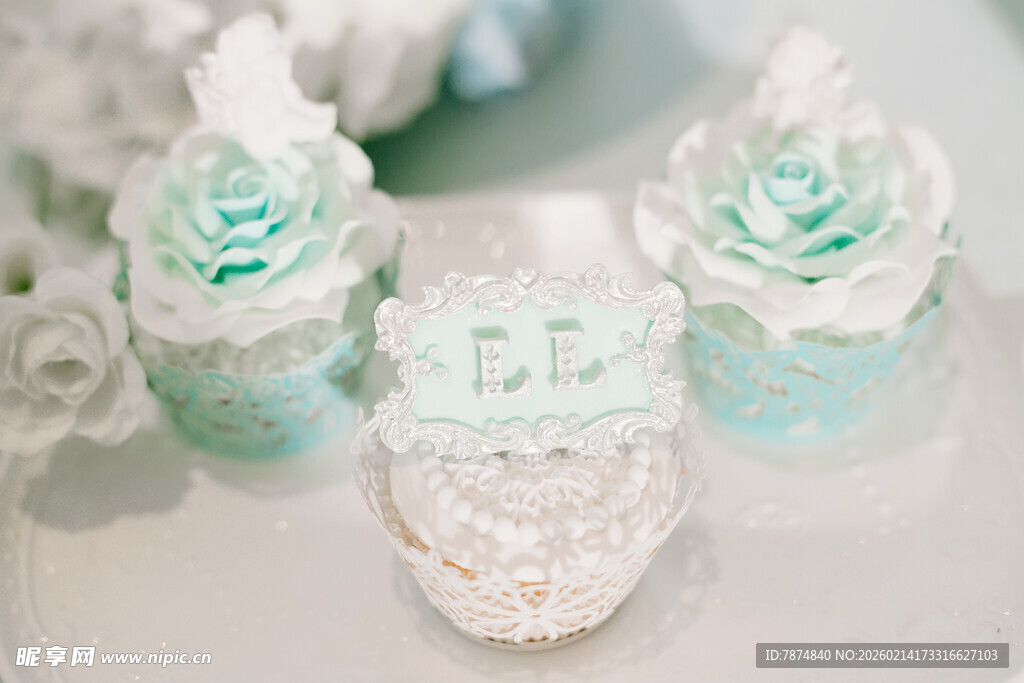 精致花卉装饰小物件