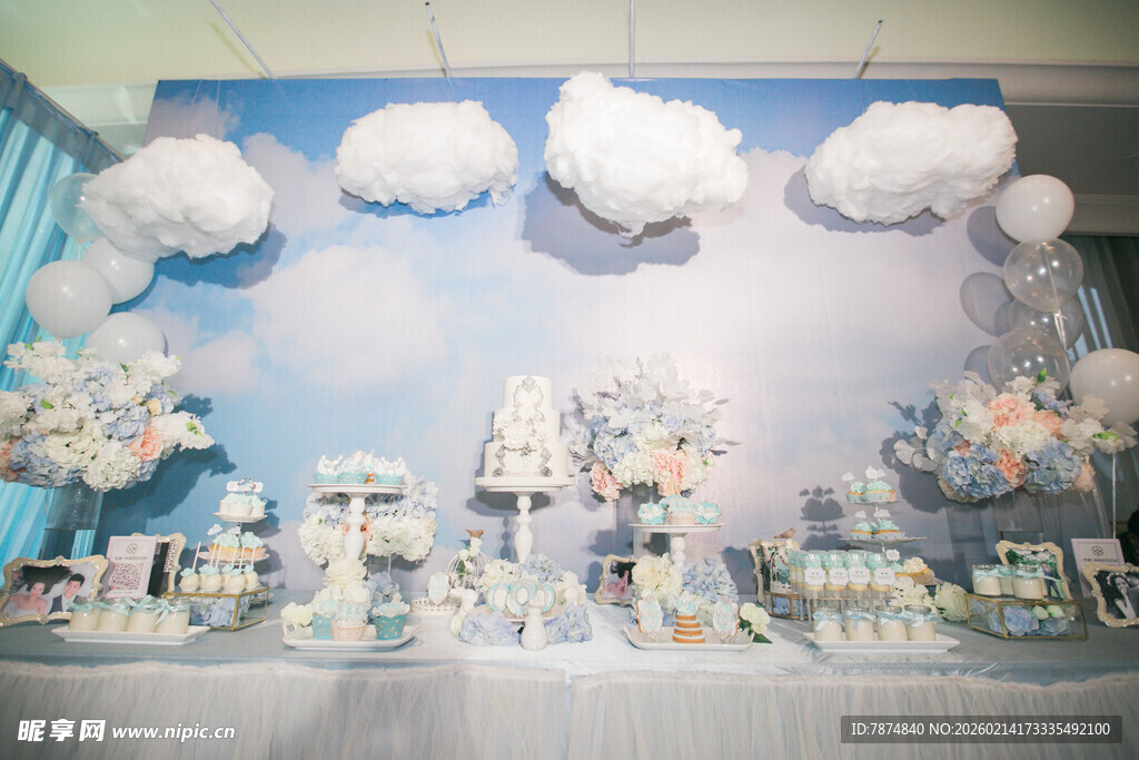梦幻云朵主题甜品台布置