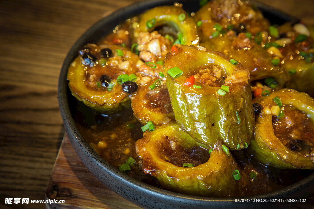 美味砂锅酿青椒