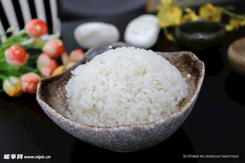 一碗晶莹的白米饭