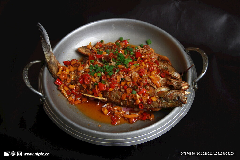 香辣美味的特色红烧鱼