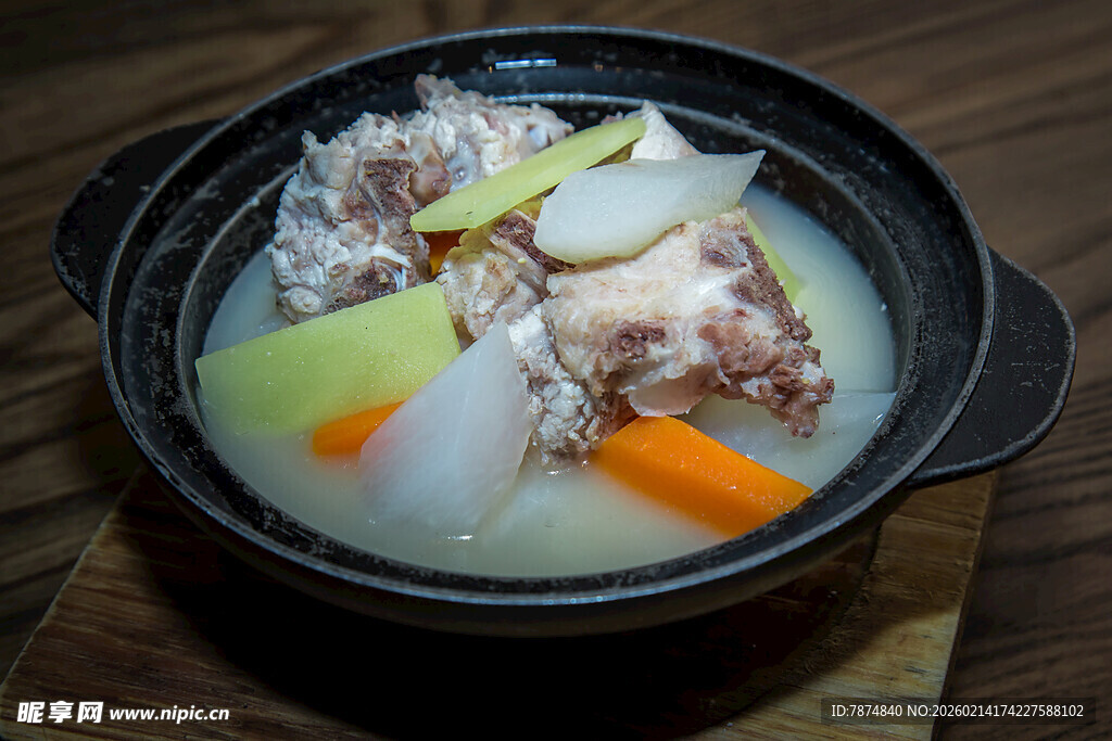 萝卜胡萝卜炖排骨砂锅汤