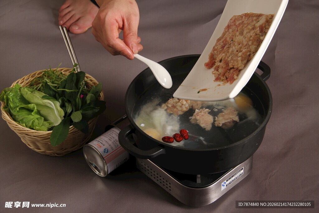 韩式烤肉烹饪瞬间