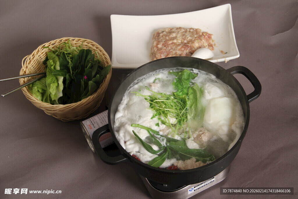 热气腾腾的美味汤锅