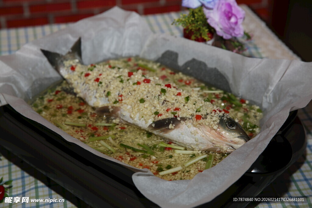 纸包烤鱼 鲜香诱人美味