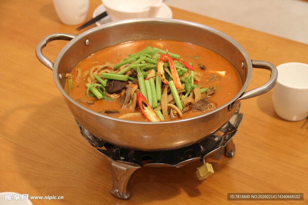 美味热气腾腾的火锅料理