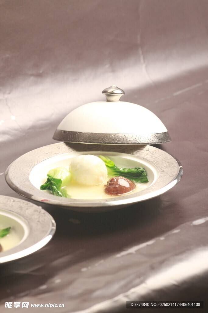 精致盖碗菜肴摆盘展示