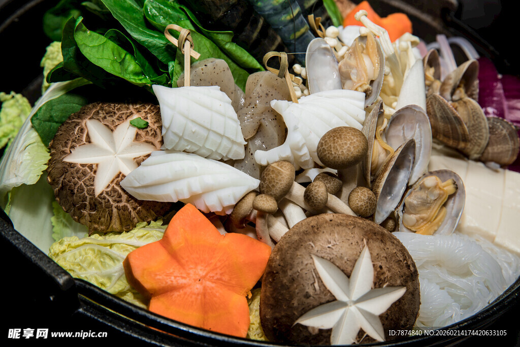 丰盛菌菇蔬菜拼盘