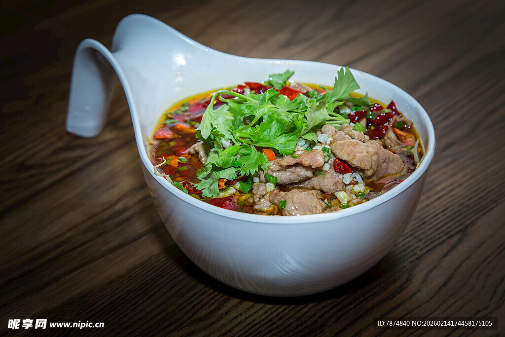 美味香辣肉片汤