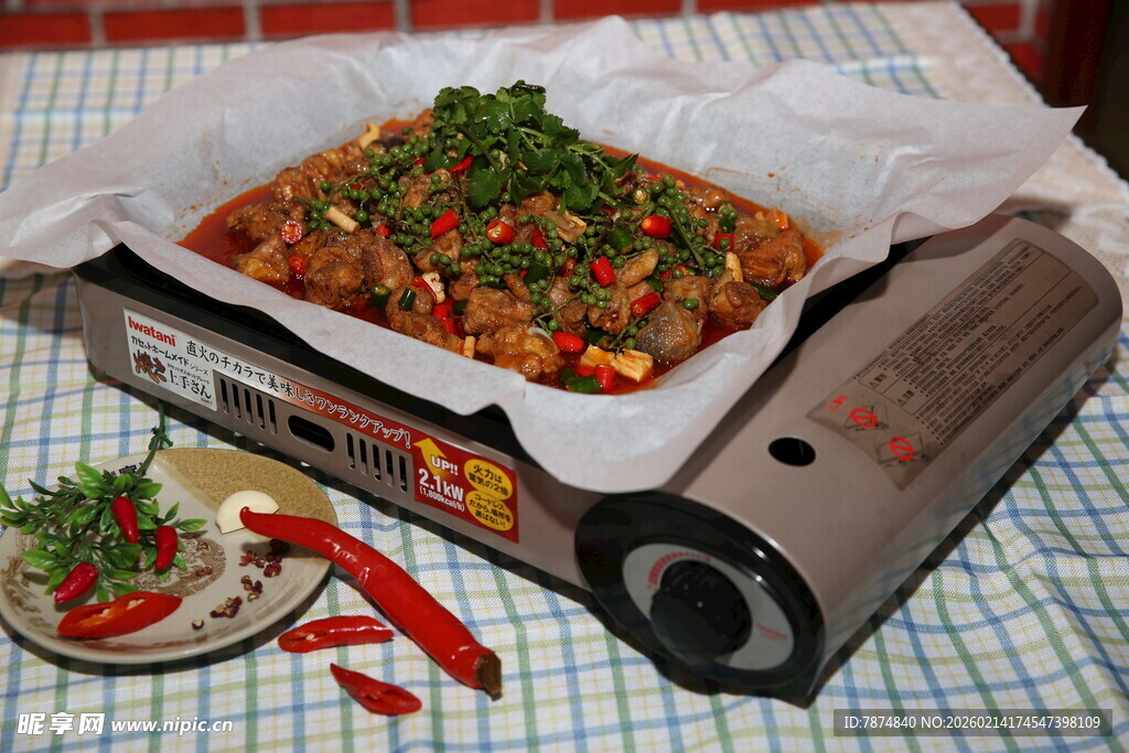 烤盘上的美味菜肴