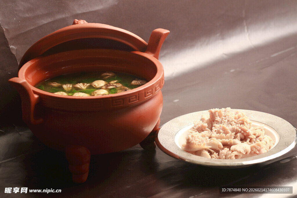 陶锅美食 营养丰富惹人爱