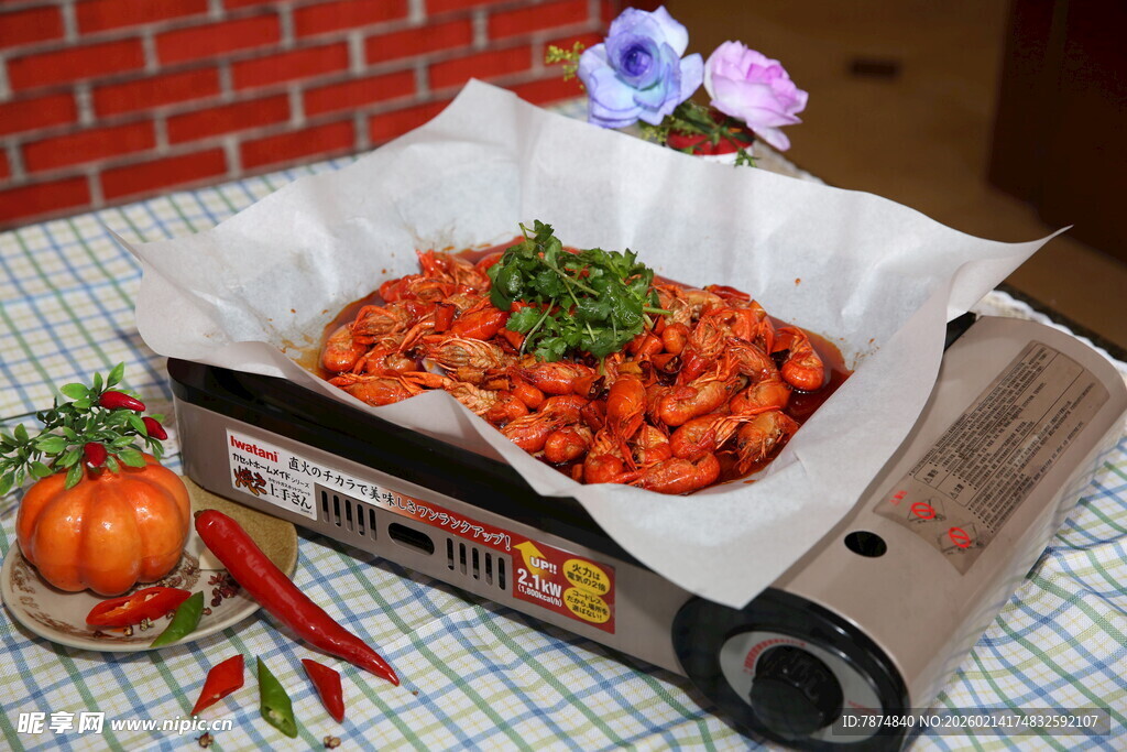 纸上烤制的美味多彩食材