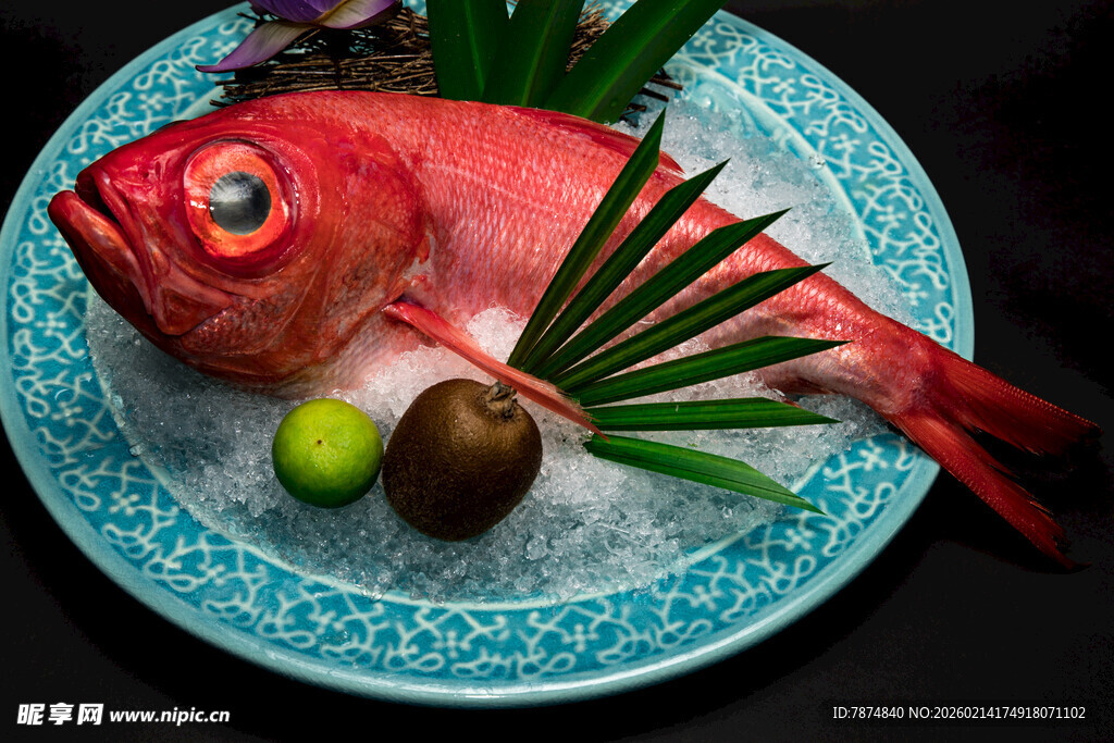冰盘上的红鱼及装饰