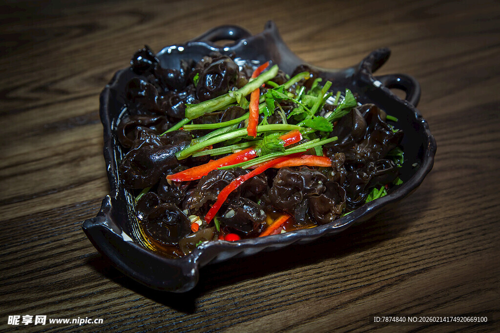 凉拌木耳配青红椒