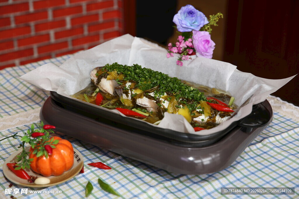 烤盘上的多彩蔬菜料理