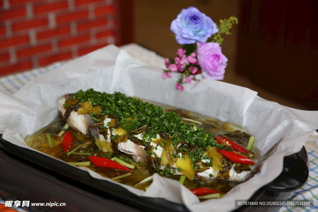 香煎鲜鱼配多彩时蔬