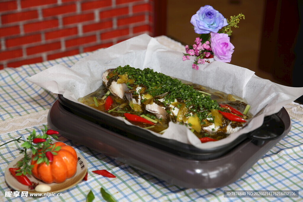 烤盘上的多彩蔬菜料理