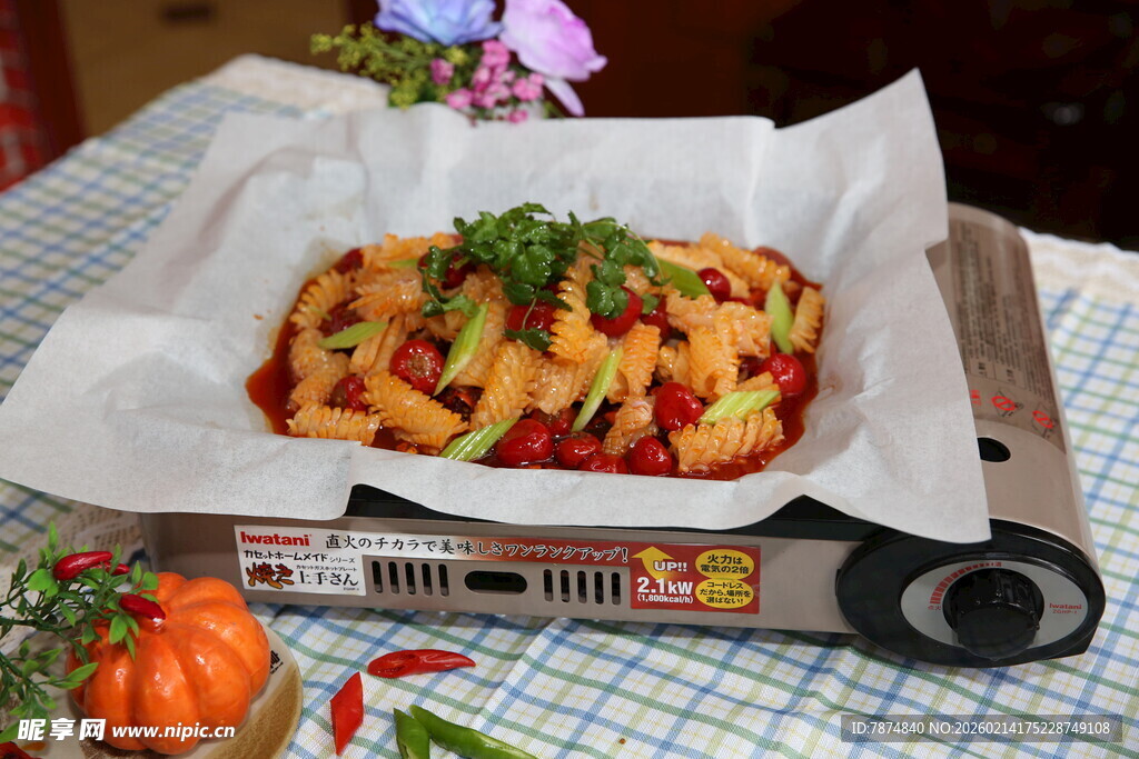 美味芝士焗菜摆于桌上