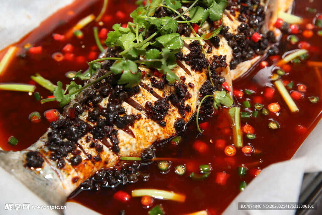 香辣烤鱼配丰富调料