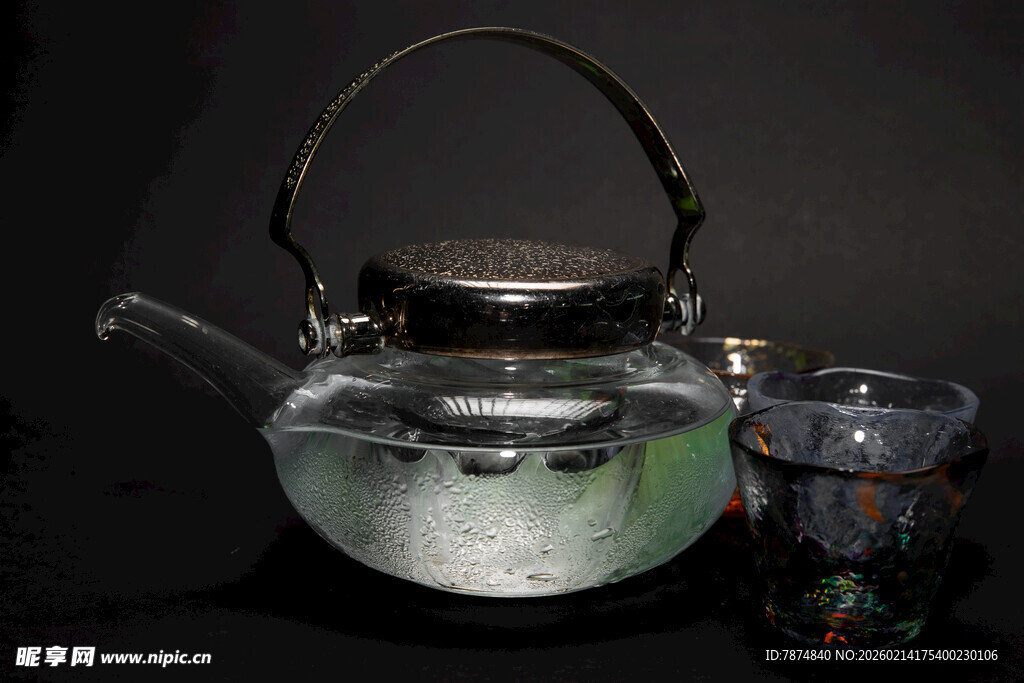 玻璃提梁茶壶与彩色杯具