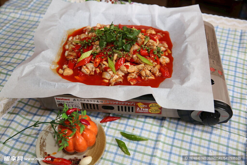 纸包香辣鱼 配菜丰富诱人