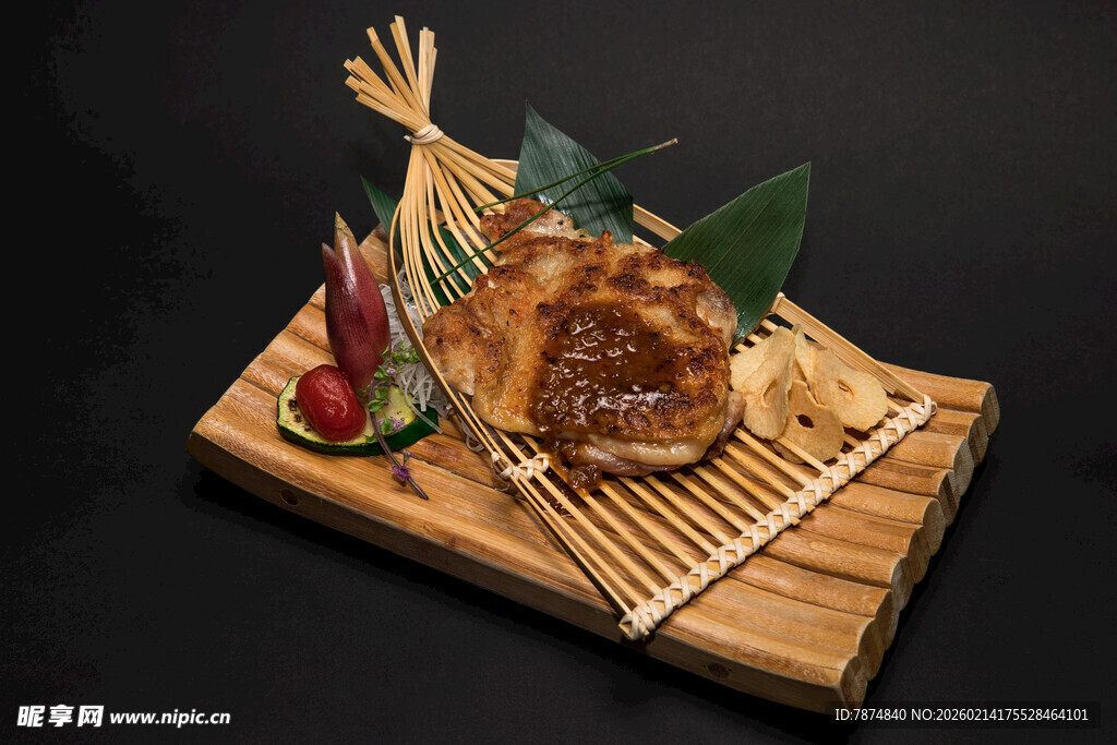 日式摆盘的美味炸物