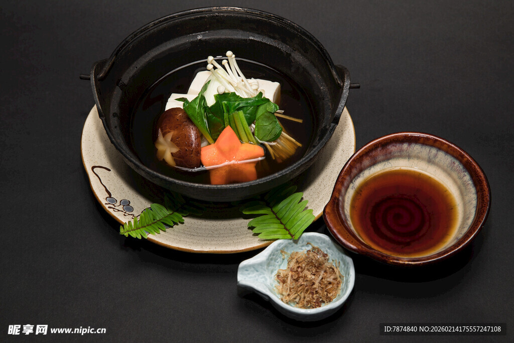 日式炖菜配茶饮美食组合
