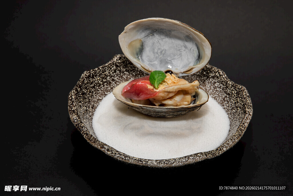 精致海鲜摆盘美食