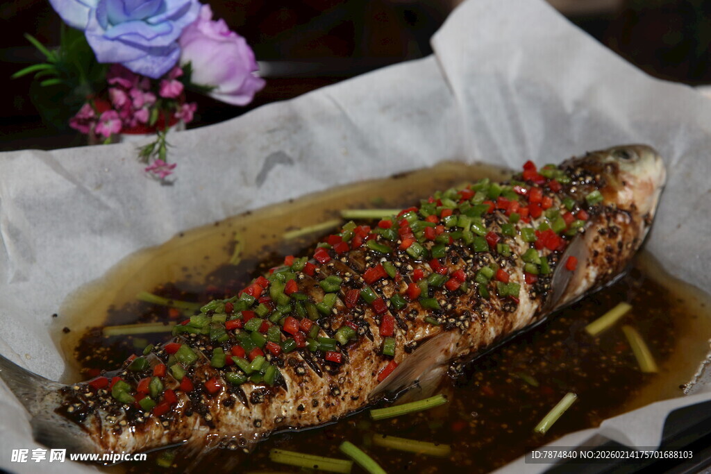 香煎美味鱼 佐料丰富诱人