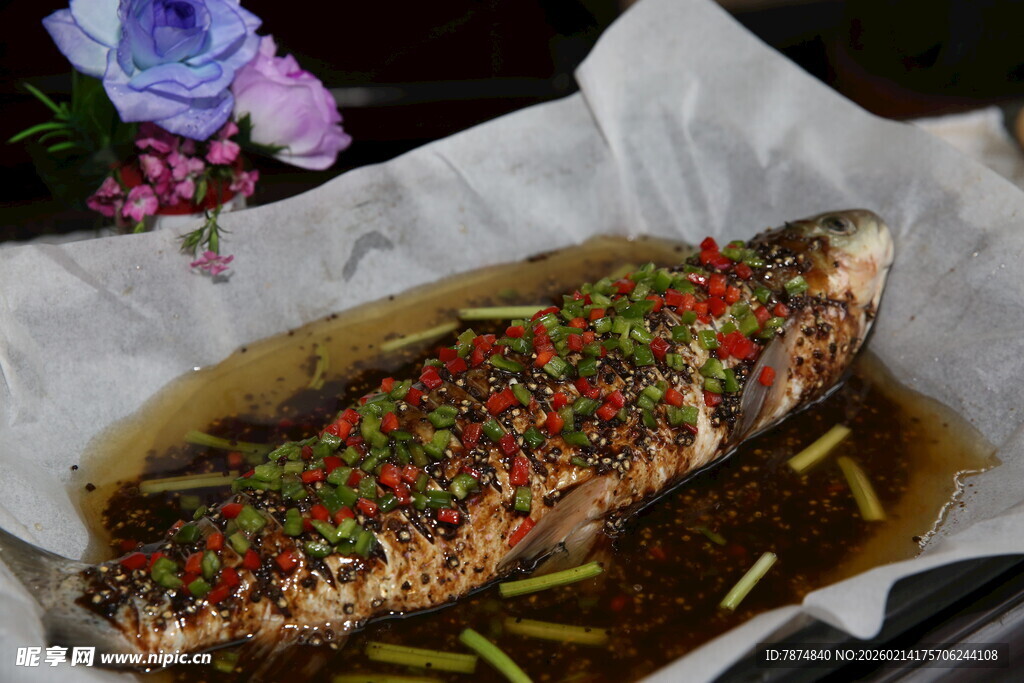 香煎美味鱼 佐料丰富诱人